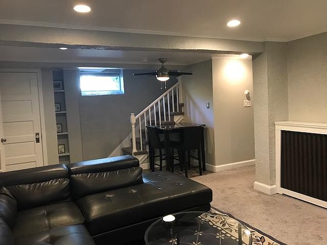 Living Room/Entrance