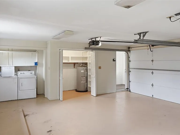 1228 Spring Lake Dr — Photo 21