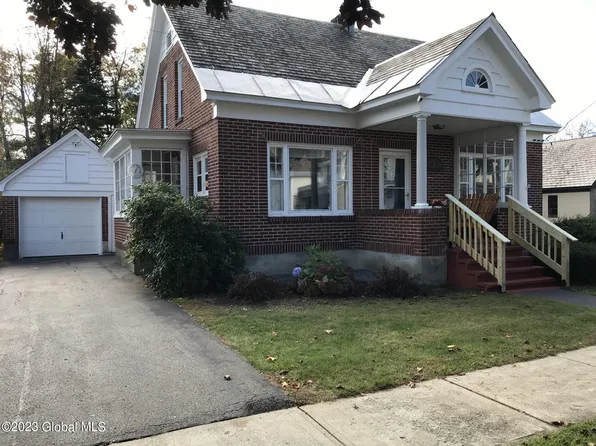 37 School Street, Broadalbin, NY 12025