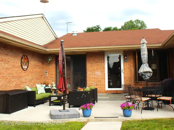 230 Bonnie Brook Dr, Charlotte, MI 48813