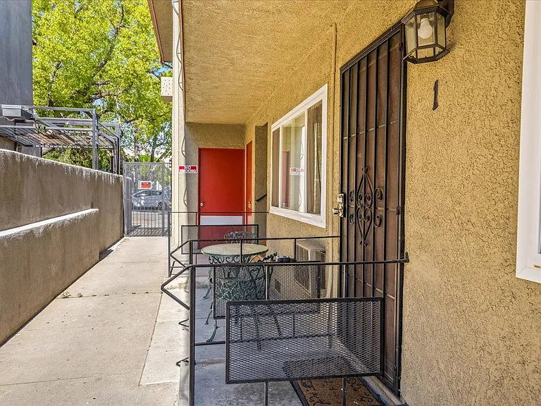 135 S Belmont St — Photo 3