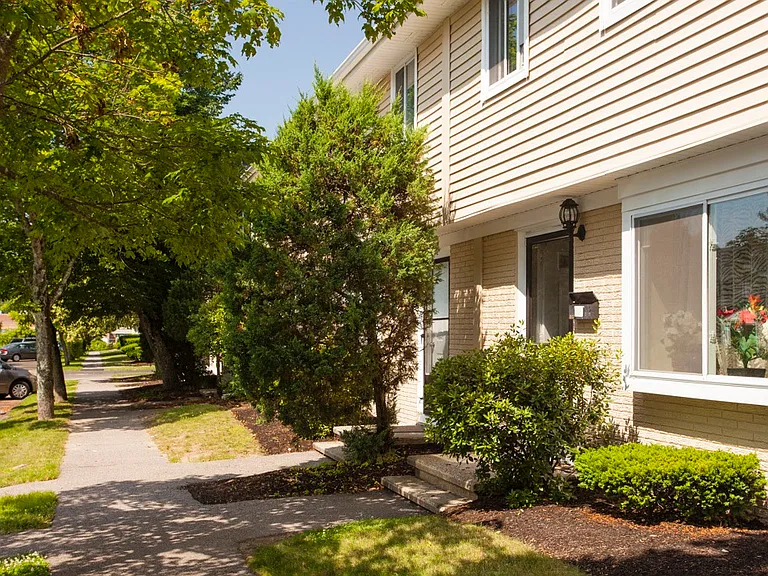 Chestnut Place Townhomes — Photo 24