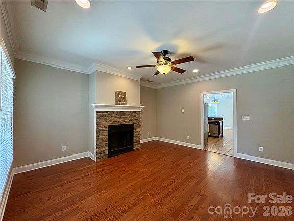 4th image of 402 Church St