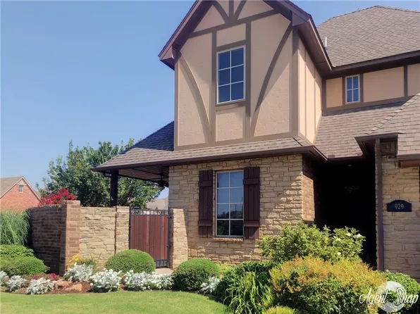 929 Villas Creek Dr, Edmond, OK 73003