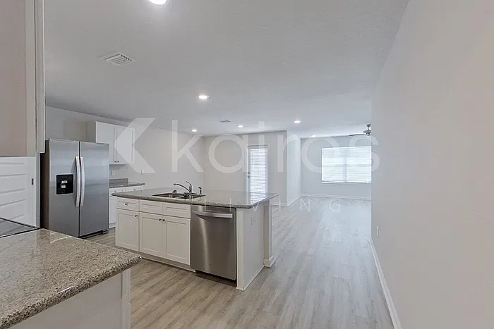4 bed, 2.0 bath, 1787 sqft, $2,225 — Photo 2