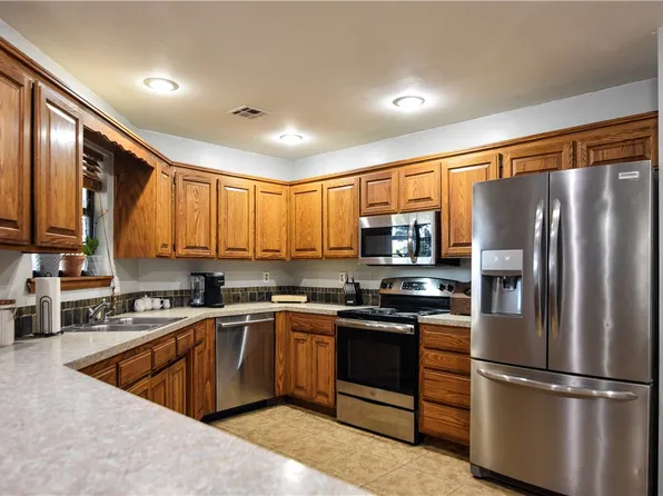 601 Garland Pl, Lowell, AR 72745