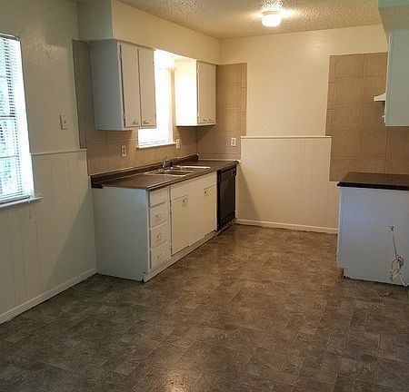 2nd image of 12308 Knight Dr
