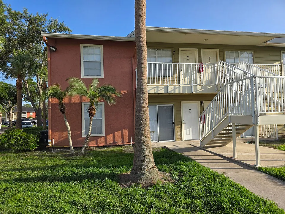 220 Lake Parsons Grn #206