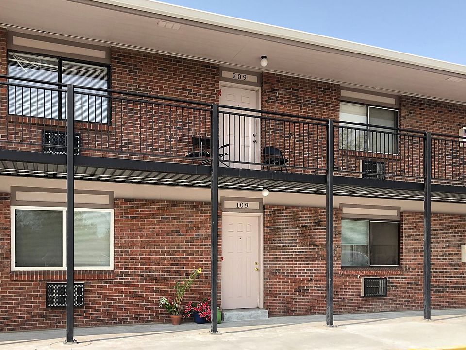 1st image of 1221 Yarrow St #205