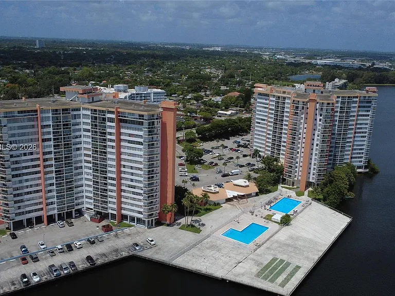 1351 NE Miami Gardens Dr #422E — Photo 22
