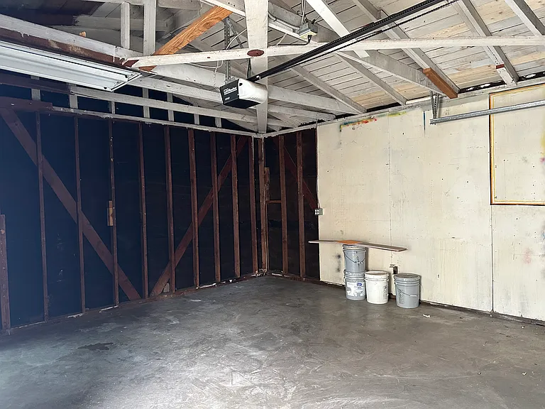 4930 N Vincent Ave — Photo 23
