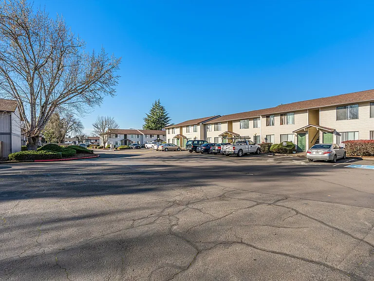 Rockwood Park Apartments — Photo 32