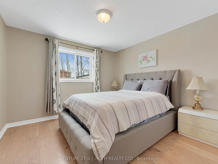 361 Georgian Dr #UPPER — Photo 11