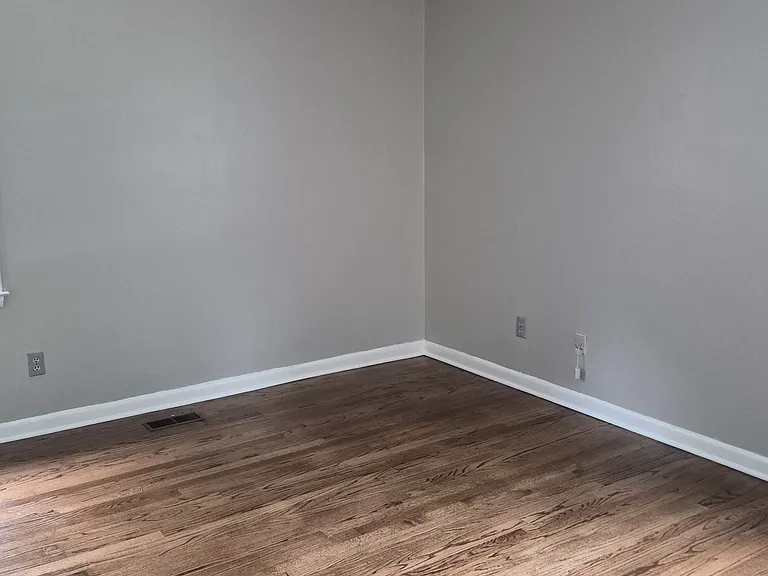809 W Allen Ln — Photo 9