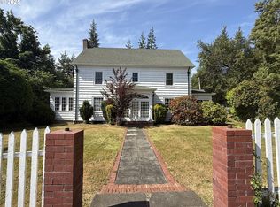 880 E 2nd St, Coquille, OR