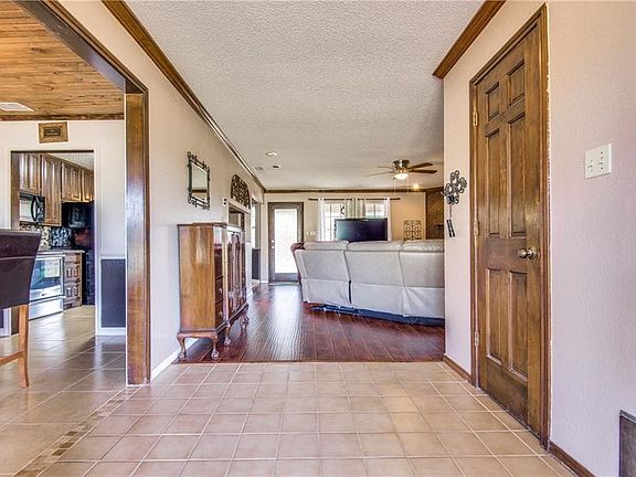 5th image of 1000 Meadows Dr