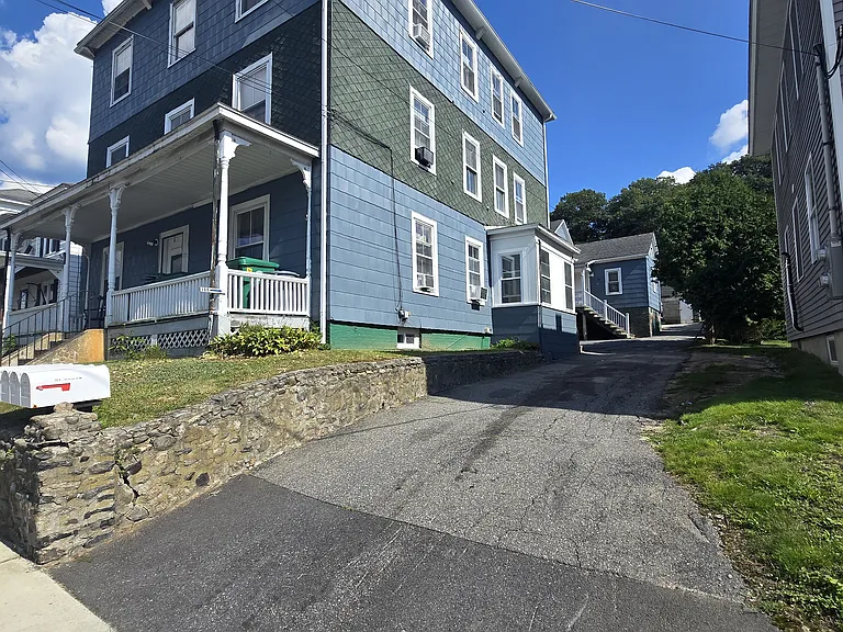171 Oak St #1 — Photo 2