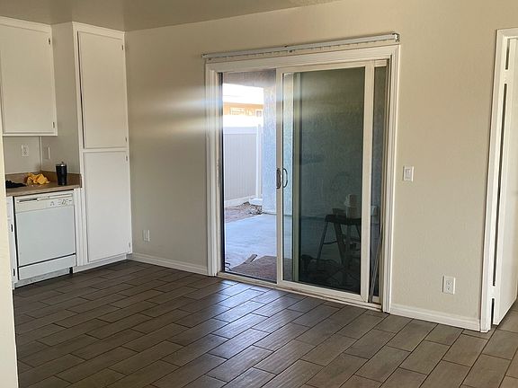 Dining Room W Slider to Patio