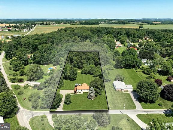 5th image of 5007 Woods Rd