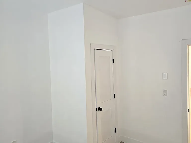 31 Van Zandt St #2 — Photo 11