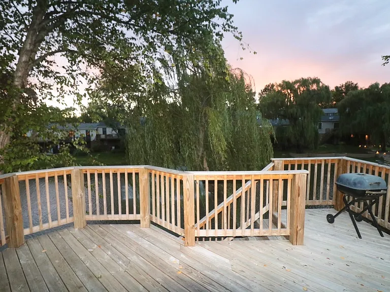 1005 Lakefront Dr — Photo 24