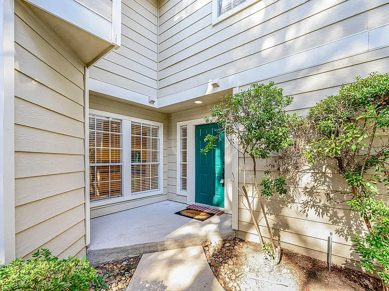158 N Magnolia Pond Pl — Photo 2
