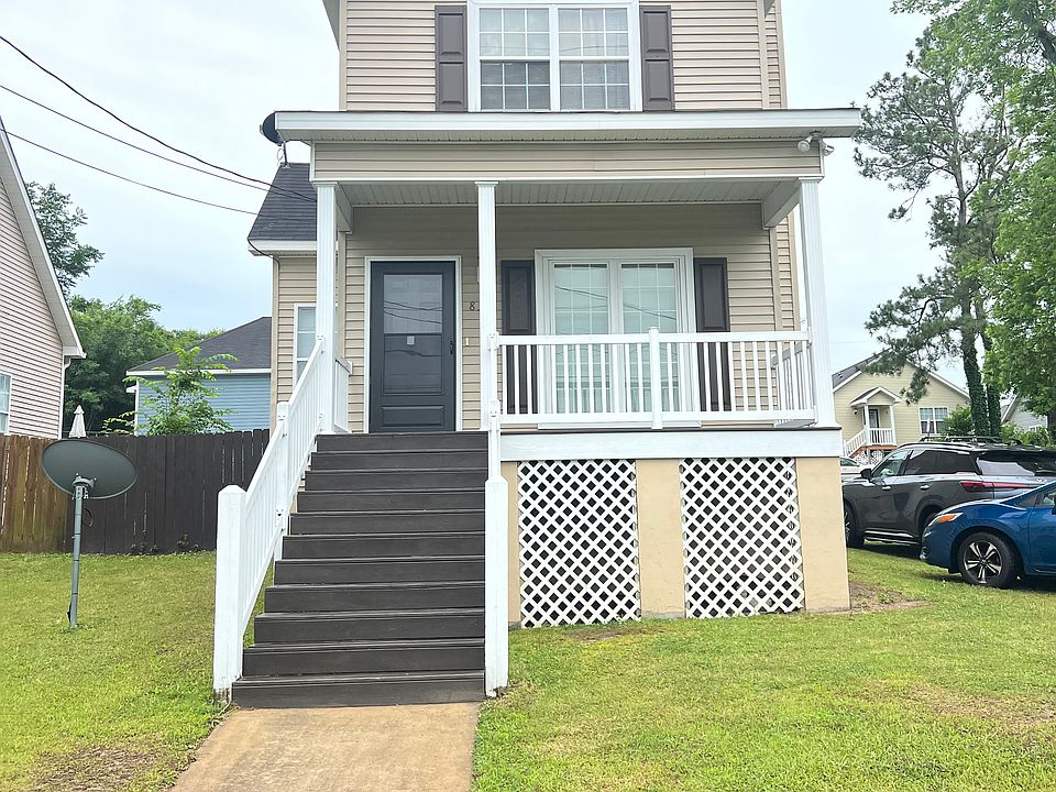 Beautiful single family property located in a quiet neighborhood.