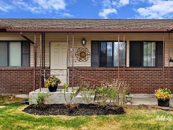 3rd image of 112 Smalley Cir