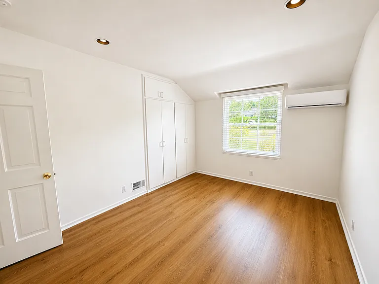 2570 Wallingford Rd — Photo 4