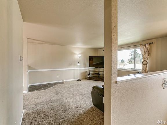 4th image of 1017 N Viewmont Dr