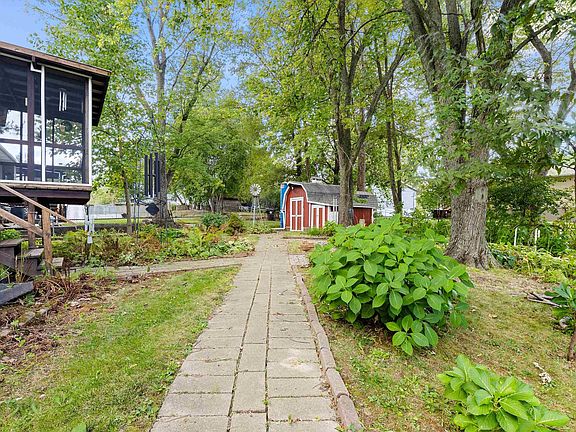 3rd image of 6111 N Devonshire Dr