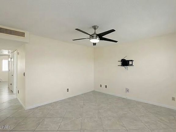 3rd image of 1957 Mesquite Ave #L