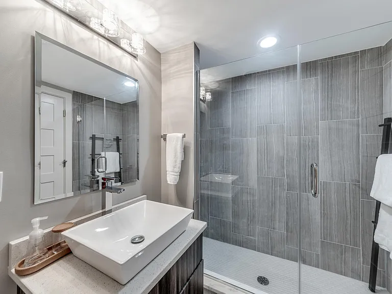 1st floor bathroom