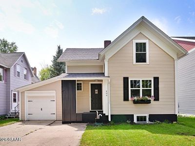 404 S 4th St, Grand Forks, ND, 58201
