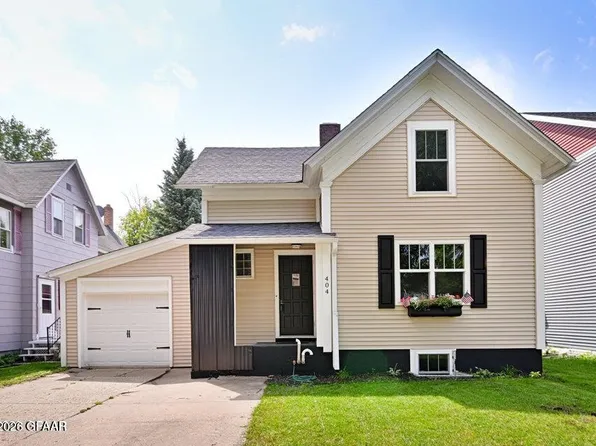 404 S 4th St, Grand Forks, ND 58201