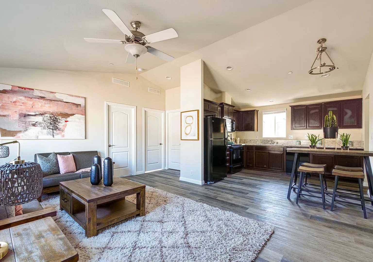Remodeled Modern 3 Bed/2 Bath National City-Move in Promotion! — Photo 4