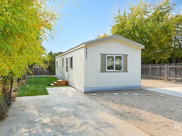5677 E Woodcross Dr, Boise, ID 83716