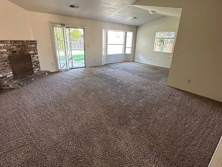 2348 W Pinon Ct — Photo 2