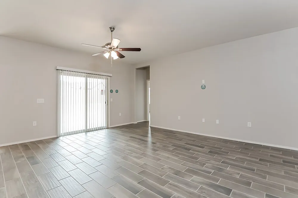 3 bed, 2.0 bath, 1793 sqft, $2,005 — Photo 3
