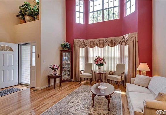 3rd image of 7 Arielle Ct