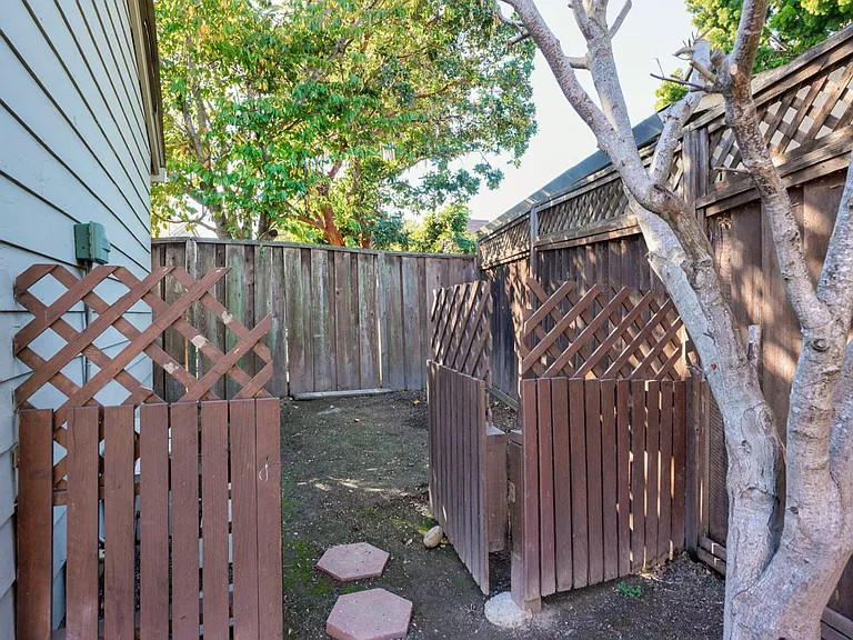 1621 Huron Ave — Photo 46