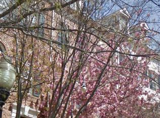 2427 Fairfax Dr, Arlington, VA 22201