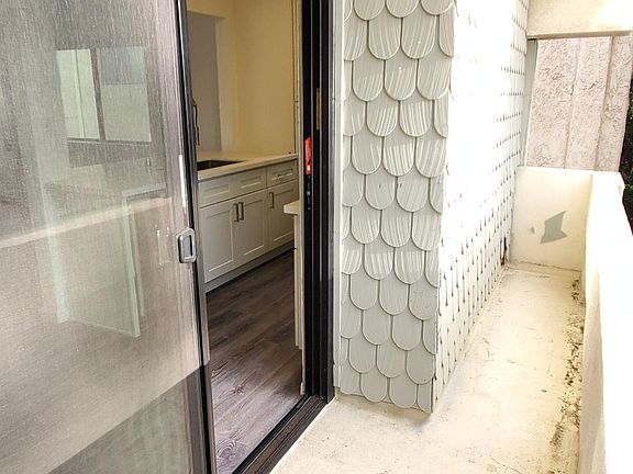 5th image of 1824 Barry Ave #3