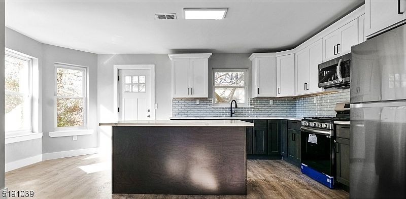 1st image of 58 Park Ave Floor 2