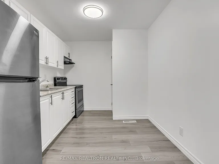 212 Little Ave — Photo 7