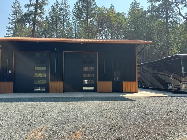 495 Ewe Creek Rd, Grants Pass, OR 97526