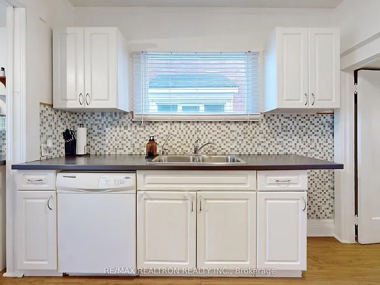 14 Myrtle Ave — Photo 5