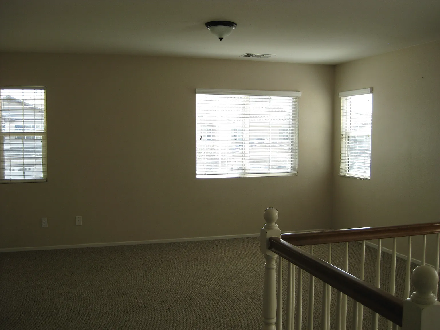 5 bed, 2724 sqft, $3,475 — Photo 3