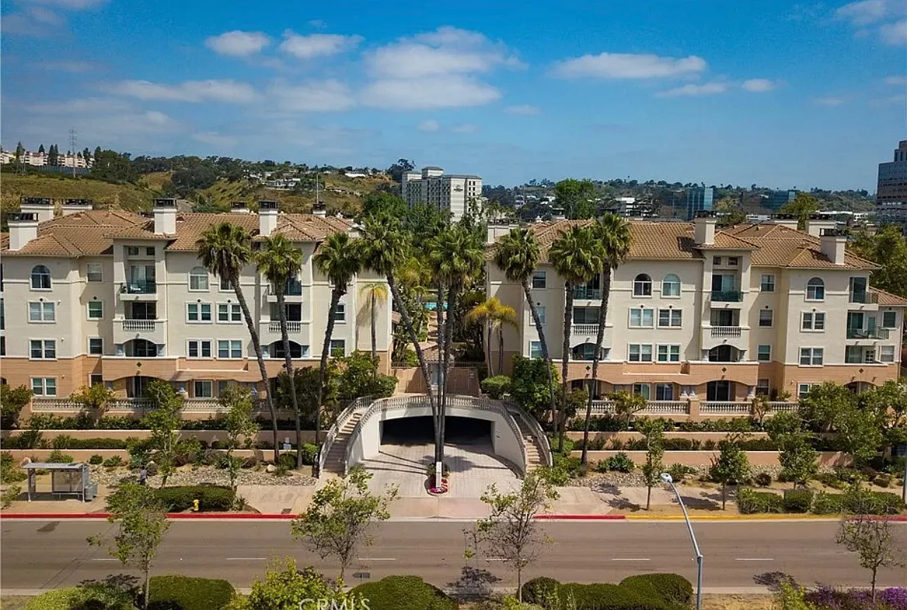 2 bed, 1250 sqft, $3,500 — Photo 2