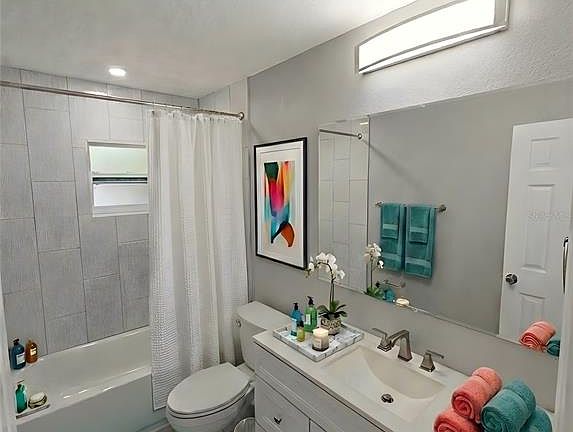 5th image of 2941 Shore Dr APT A